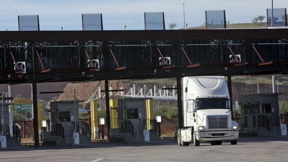 Feds say Nogales trucking companies illegally hired Mexican drivers